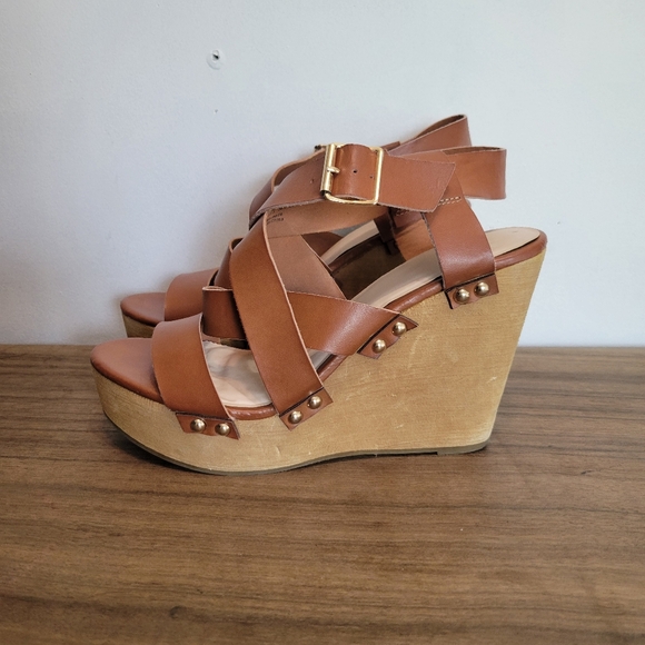 Fergalicious 8.5 brown wedges - Picture 4 of 10